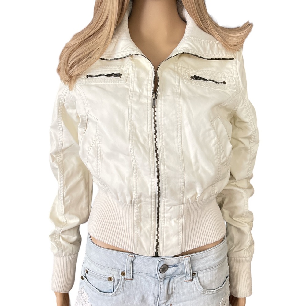 AMBIANCE APPAREL FAUX CREAM VEGAN LEATHER CROPPED JACKET SZ L